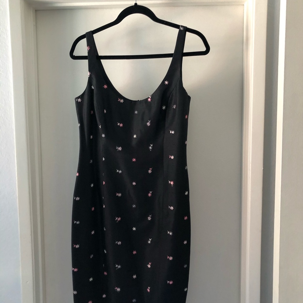 Laundry by shelli seagal. Knee length sheath dress